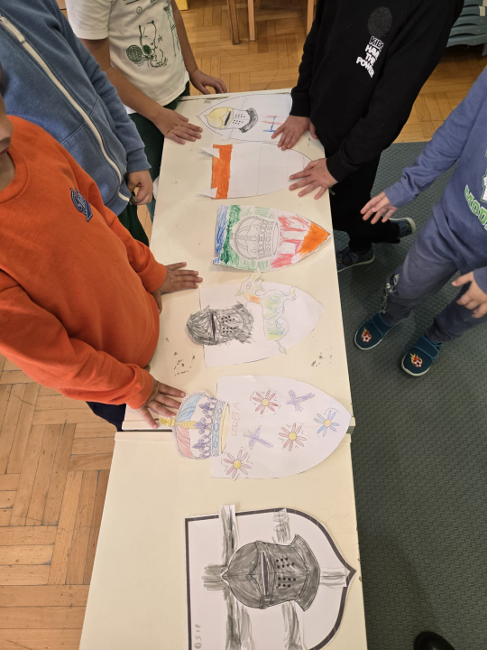 Mali Primoštenci stvarali svoje grbove na radionici kustosice šibenskog Muzeja