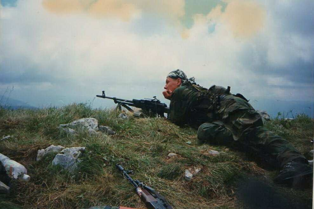 Priznanje kninskom treneru Draganu Pinjuhu za doprinos u obrani Hrvatske: Iz ratnih rana do sportskih pobjeda