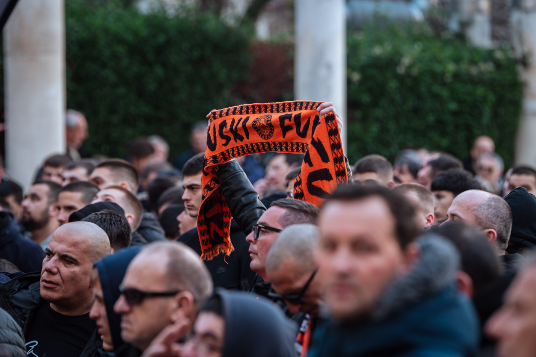 FOTO Funcuti ispred Grada odbili prihvatiti gašenje Šibenika: 'Šta će nam rotori kad nam odu dica?'