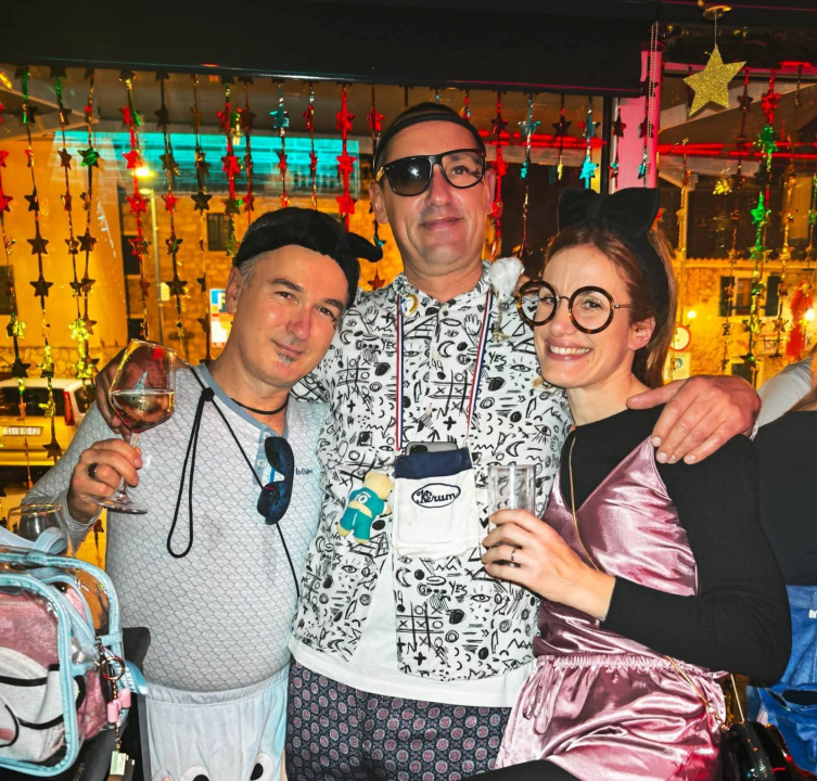 Cilo selo u pidžamama: Vodički pokladi počeli velikim partijem za sve generacije