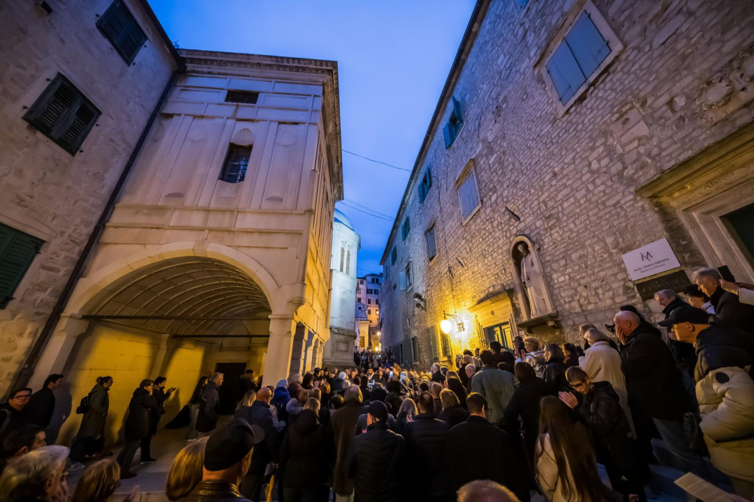 Šibenik pjesmom ispratio svog Krstu Jurasa