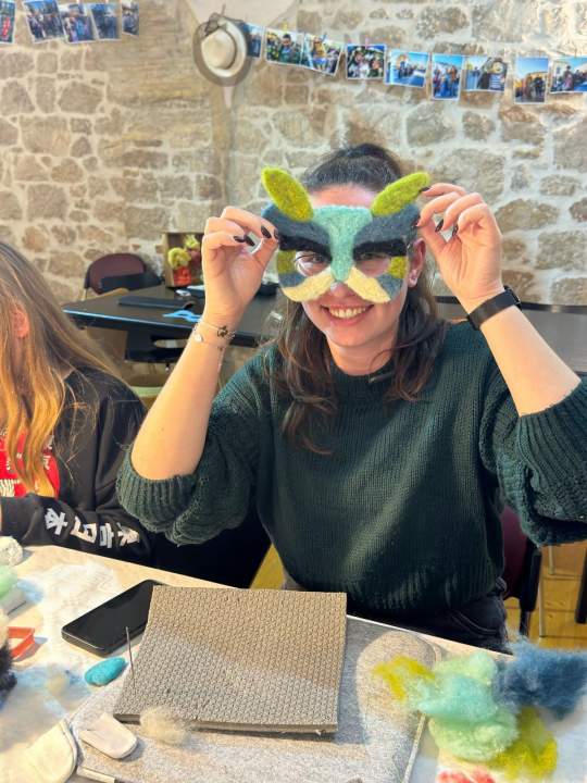 Radionica izrade maski filcanom vunom održana u Art Podrumu