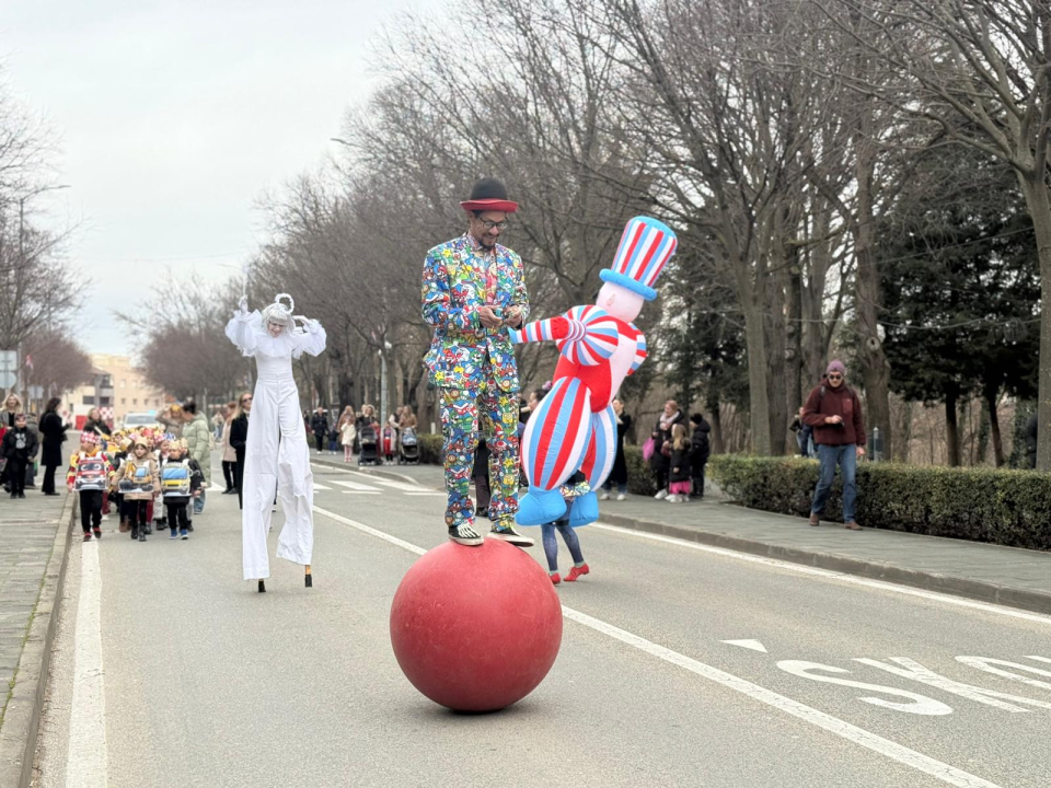 Šarenilo, smijeh i mašta: 350 maškara razveselilo Knin unatoč kiši