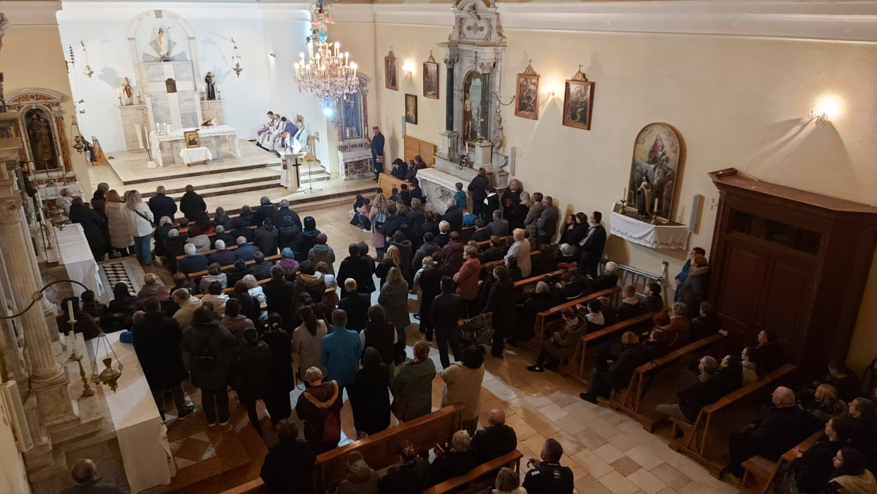 Proslava Antićeva: Vjernici Vodičkog dekanata hodočastili na Prvić 