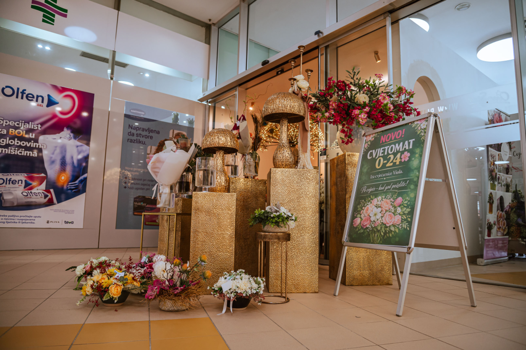 FOTO Šibenik dobio cvjetomat: Buketi iz cvjećarnice Viola dostupni 24 sata dnevno!