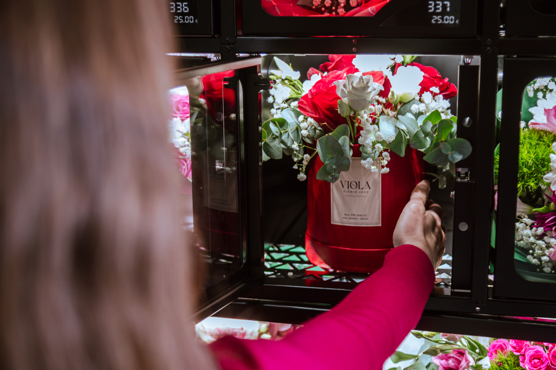 FOTO Šibenik dobio cvjetomat: Buketi iz cvjećarnice Viola dostupni 24 sata dnevno!
