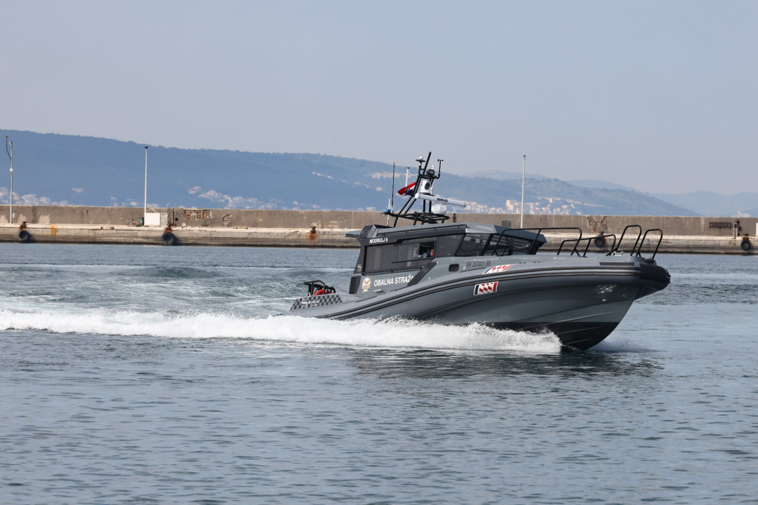 'Šibenski Modrulji' u Splitu predani Obalnoj straži RH 