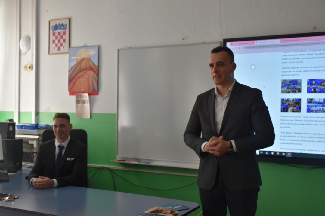 Župan Rakić posjetio Ekonomsku školu: 'Neka vam ovakvi projekti budu motiv za daljnji razvoj i napredak'