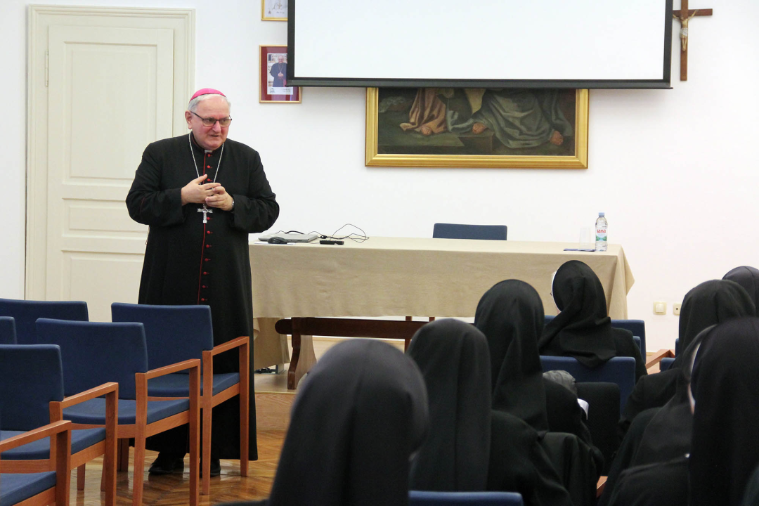Održan korizmeni susret redovnica i šibenskog biskupa Tomislava Rogića