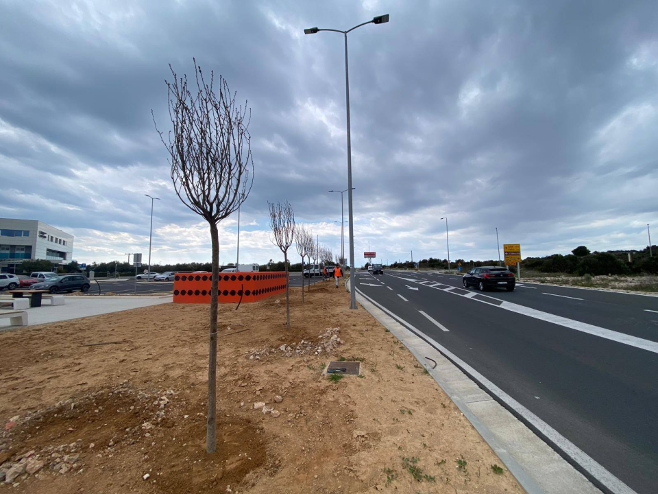 Uređenje zelene površine kod Šibenskog mosta