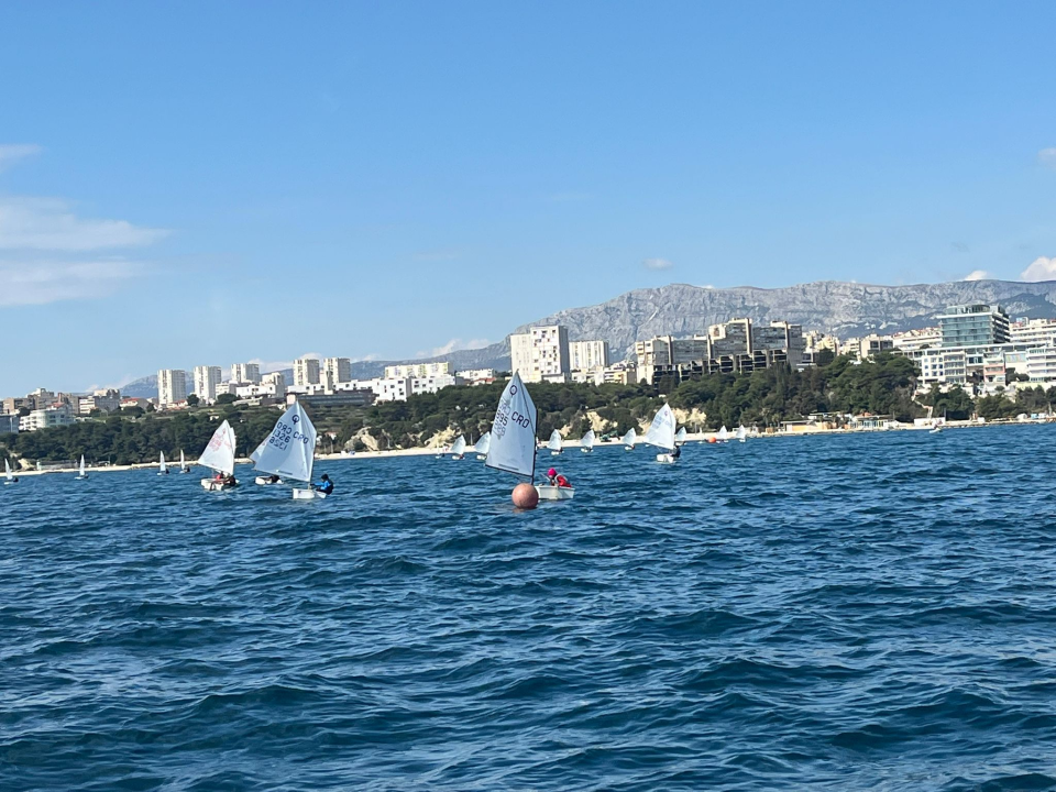 FOTO Jedriličari Šibenika i krapanjskog Spužvara na 'Trofeju Zenta': Jakov Blinja, Zara Šimunić i Mila Perkov do medalje