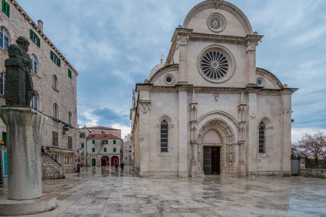  Predavanje Predraga Markovića o genezi 'trolisnog pročelja' šibenske katedrale