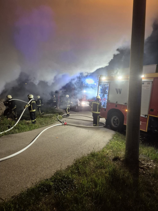 Noćas gorjela štala u Vrpolju: Šibenski vatrogasci spriječili veću štetu
