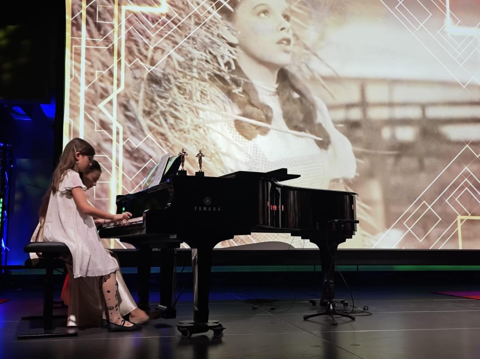 Učenici šibenske glazbene škole koncertom donijeli Hollywood u Arsen