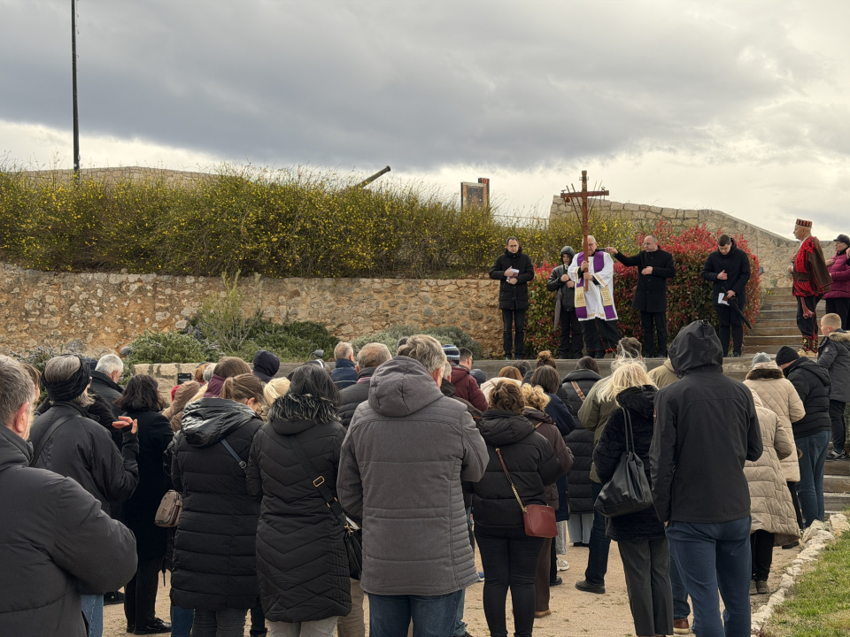 Ususret Cvjetnici održan križni put do tvrđave