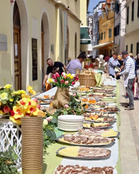 FOTO U ponedjeljak bacite đir do Skradina: Ne propustite bogati Uskrsni domjenak!