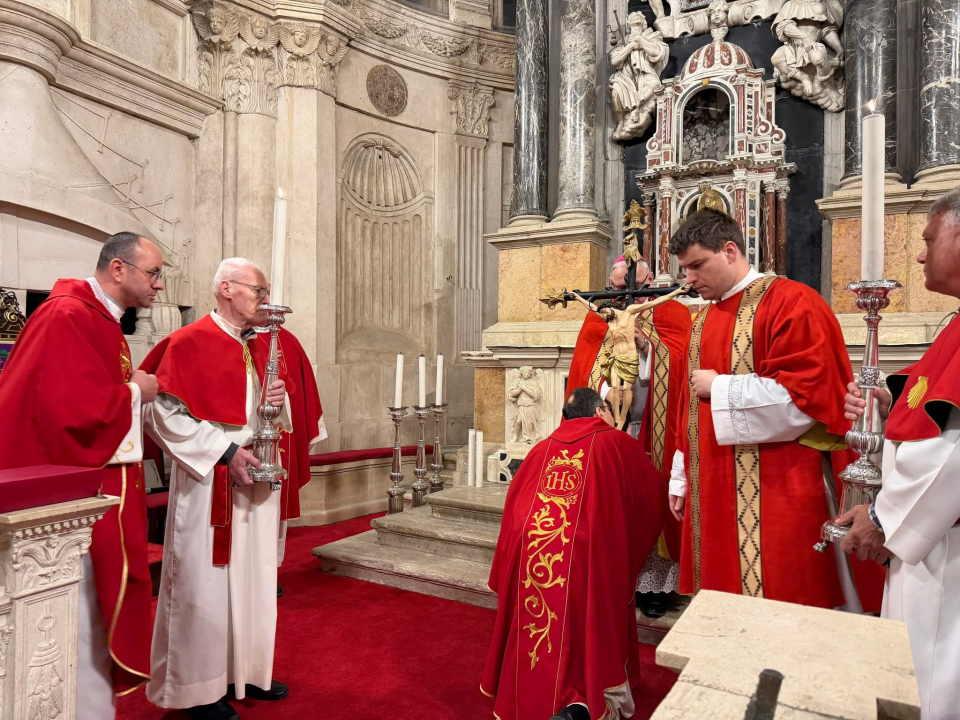 Veliki petak u katedrali sv. Jakova: 'Krist je dragovoljno ušao u smrt da bi čovjeku donio život'