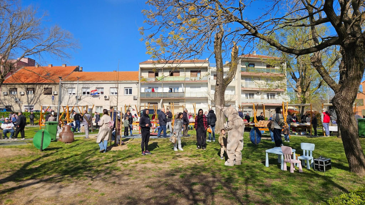 Od meda, pogača do dekoracija: Bogata ponuda na uskrsnom sajmu u Kninu