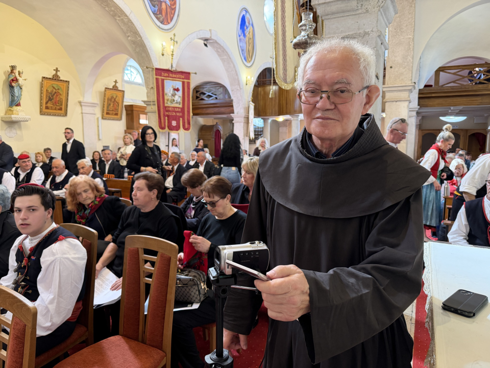 Smotra izvornog pučkog crkvenog pjevanja Šibenske biskupije održana u Primoštenu