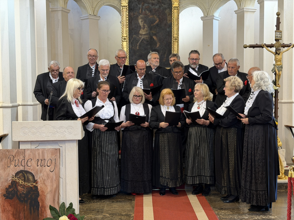 Smotra izvornog pučkog crkvenog pjevanja Šibenske biskupije održana u Primoštenu