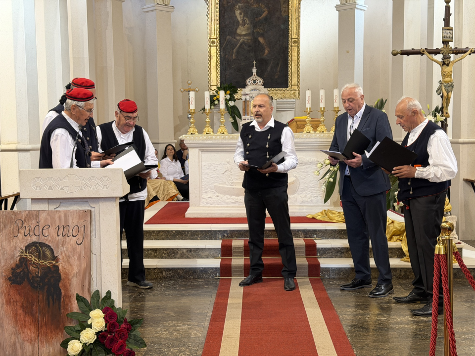 Smotra izvornog pučkog crkvenog pjevanja Šibenske biskupije održana u Primoštenu