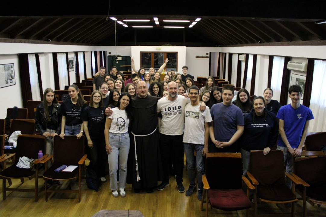 Članovi Franjevačke mladeži iz Šibenika i Zadra proveli duhovnu obnovu na Visovcu