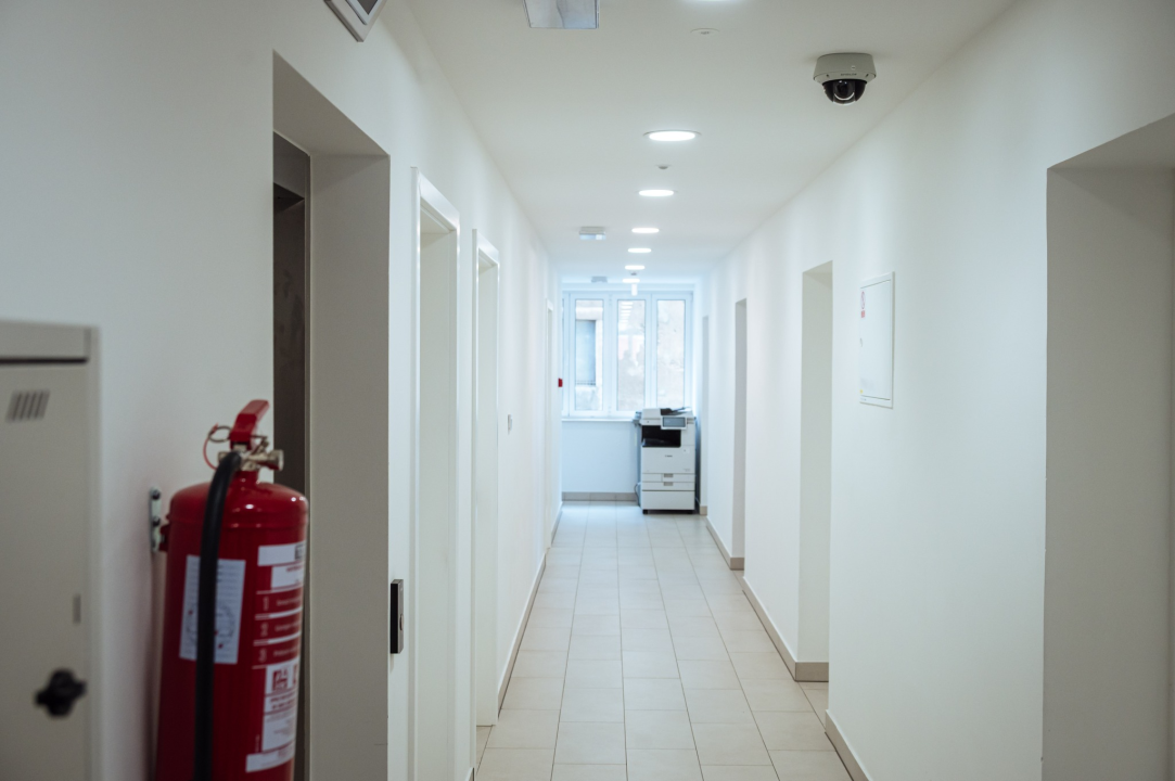 FOTO Burić i Rakić zadovoljni obnovljenom zgradom 'mirovinskog'. A građani? – 'Najviše se veselim liftu!'