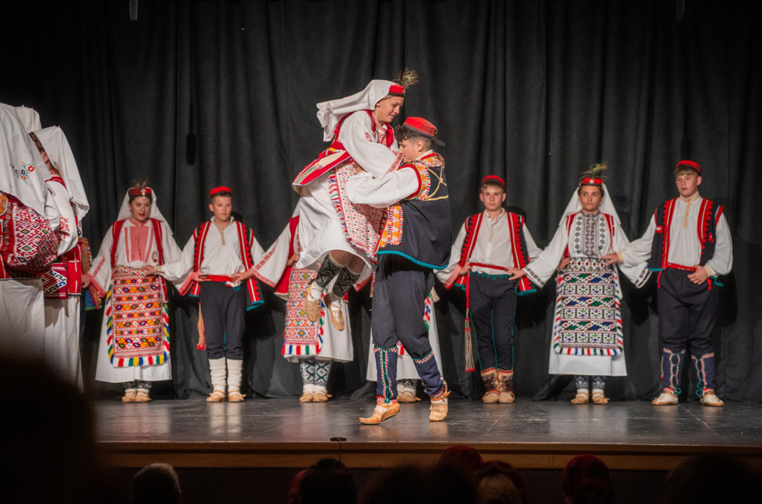 Raskoš županije predstavljat će KUU Zvona Zagore, KUD Zora i KUD Dinara