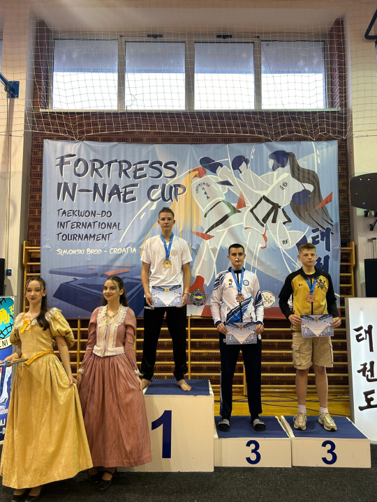 FOTO Borci TKD Solarisa uzeli 15 medalja na turniru u Slavonskom Brodu