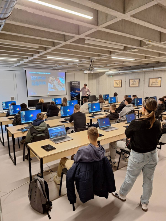 Kninski osnovnoškolci uronili u svijet novih tehnologija