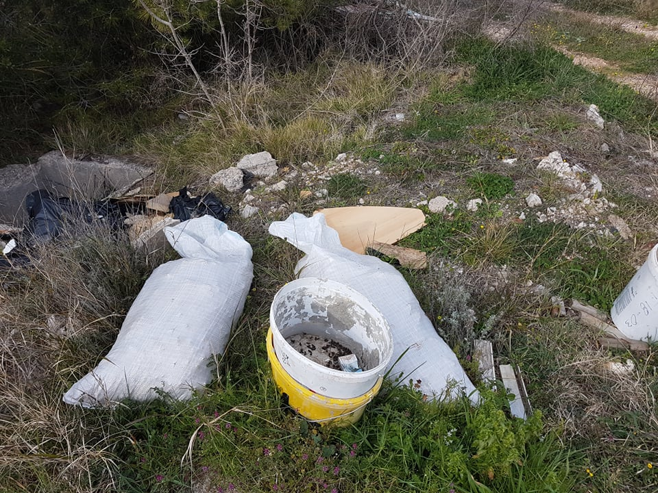 Manje cvijeća, previše smeća, pogotovo građevinskog otpada: Sve to krasi put prema šetnici u kanalu!