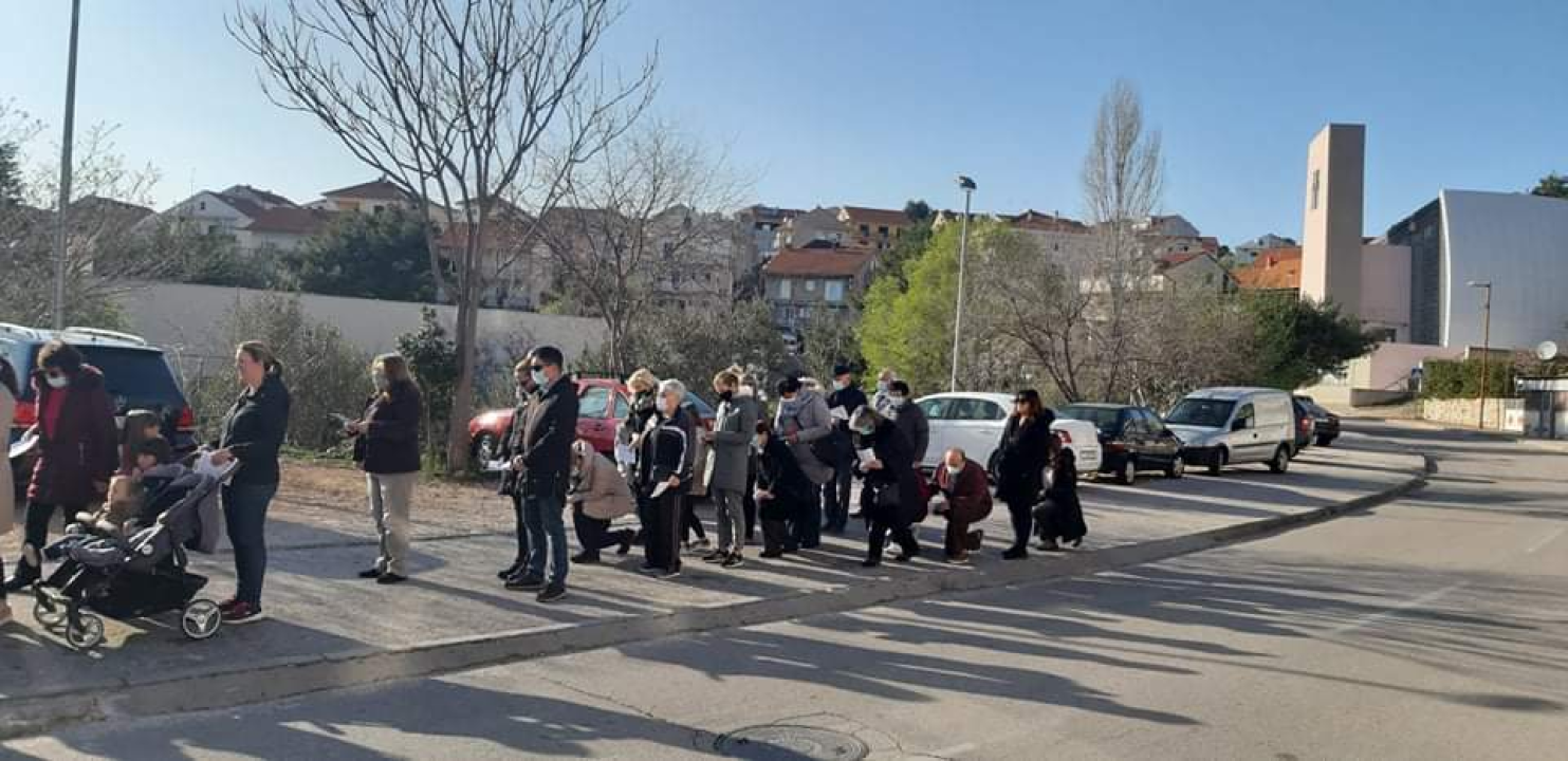 Na Vidicima održan Križni put od crkve sv. Petra do crkve sv. Mare