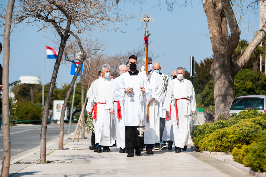 Procesijom, misom i blagoslovom maslinovih grančica Šibenčani proslavili Cvjetnicu   