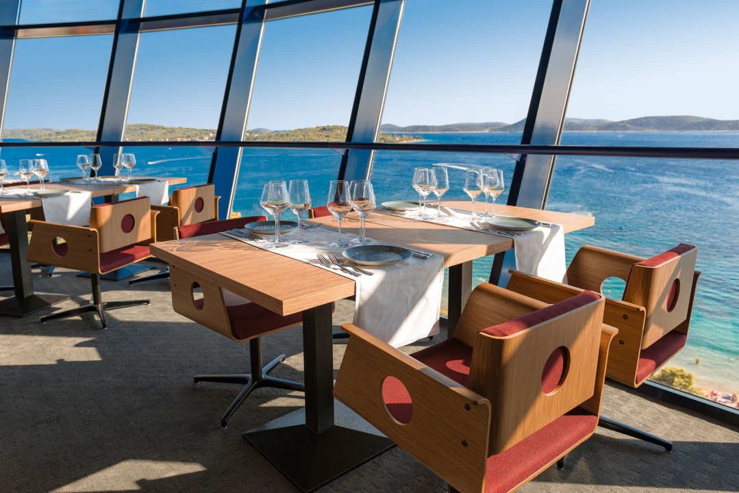 Provedite Uskrsni ponedjeljak u hotelu Olympia Sky u Vodicama!