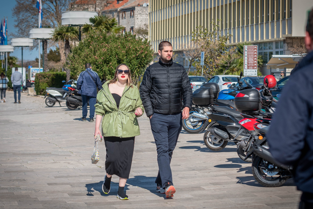 Vladari đira po gradu dokazuju da i muškarci u Šibeniku nose modu u malom prstu 