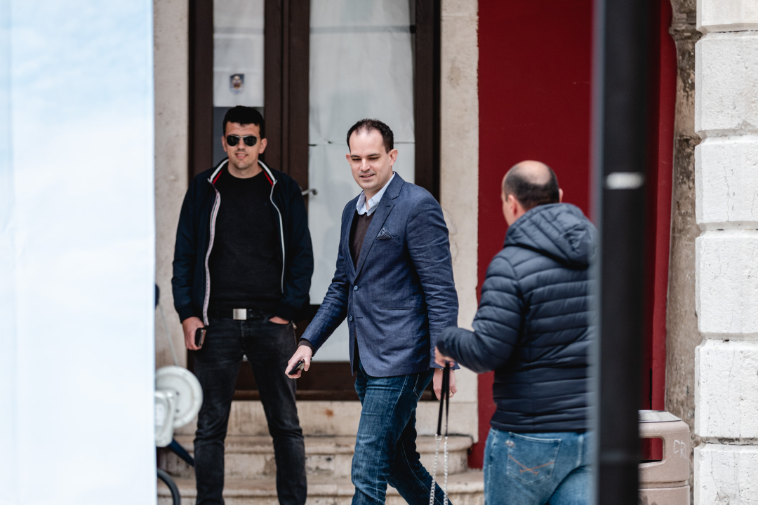 ‘Stabilno’, ali ‘Za svaki slučaj...’: Pauk i Rakić ispred katedrale predstavili kandidature za župana i zamjenika