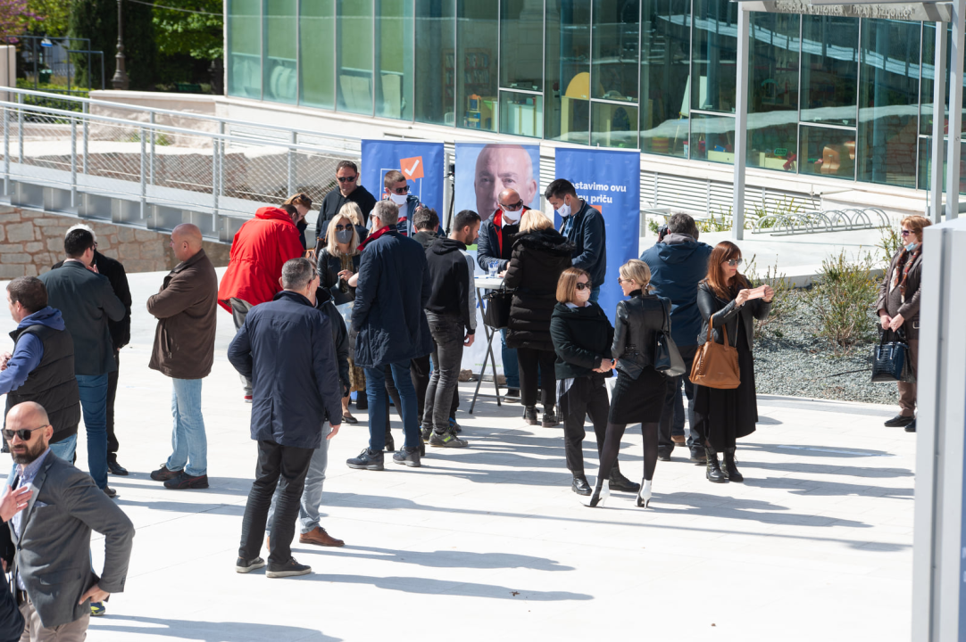 Neka igre počnu: Prikupljanje potpisa označilo i službeni početak kampanje