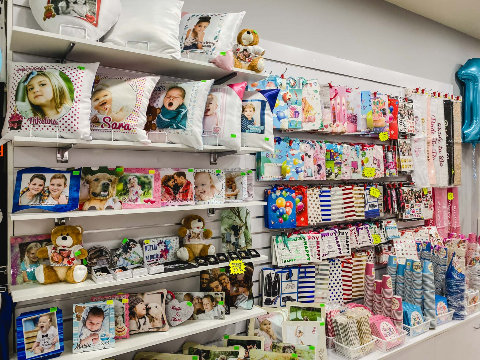 Smile T-shirt &amp; party store nudi personalizirane poklone i dekoracije za zabavu po super cijenama! 