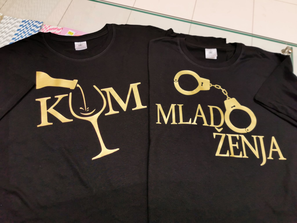 Iznenadite svoje bližnje personaliziranim poklonima i dekoracijama iz Smile T-shirt &amp; party storea! 