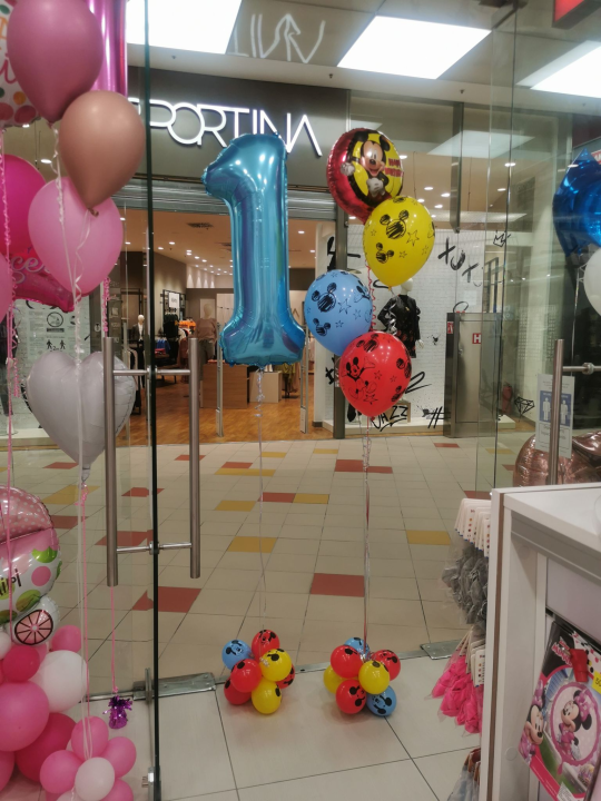 Iznenadite svoje bližnje personaliziranim poklonima i dekoracijama iz Smile T-shirt &amp; party storea! 