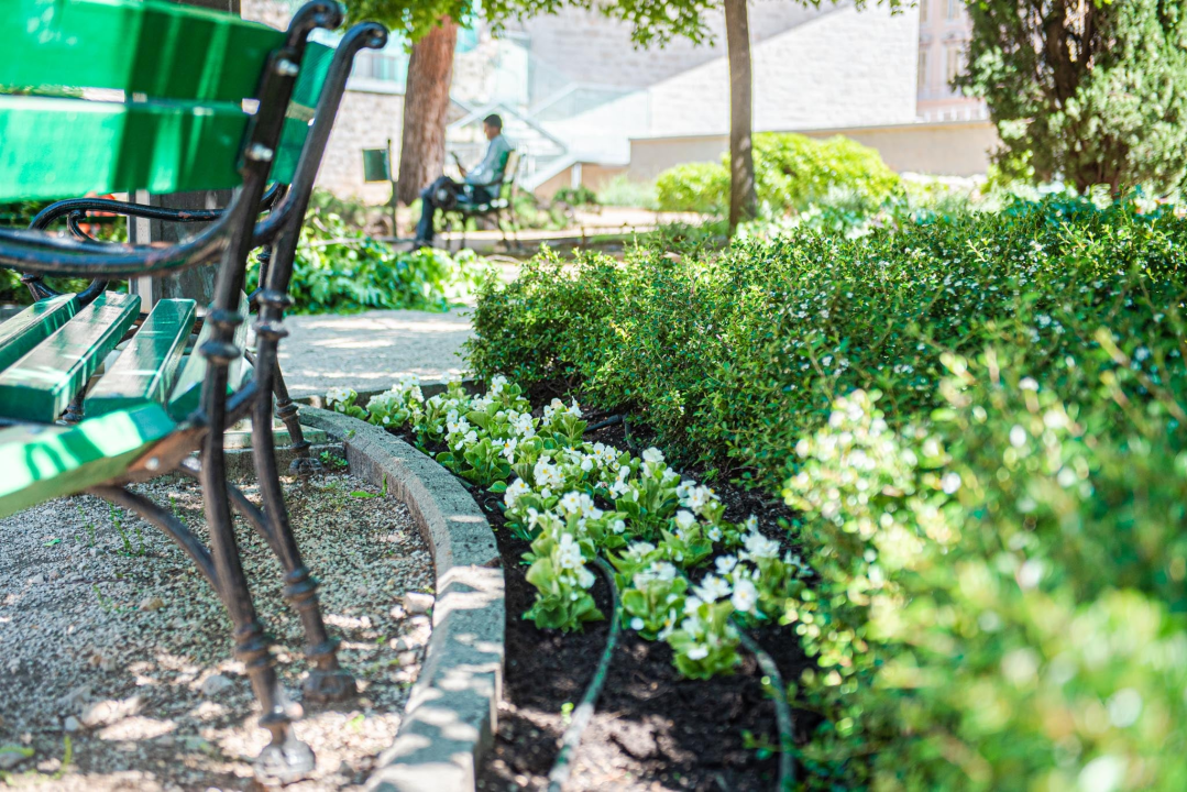 U šibenskom 'dnevnom boravku' sadi se cvijeće i uređuje okoliš: Perivoj Roberta Visianija dočekat će ljeto u punom sjaju 