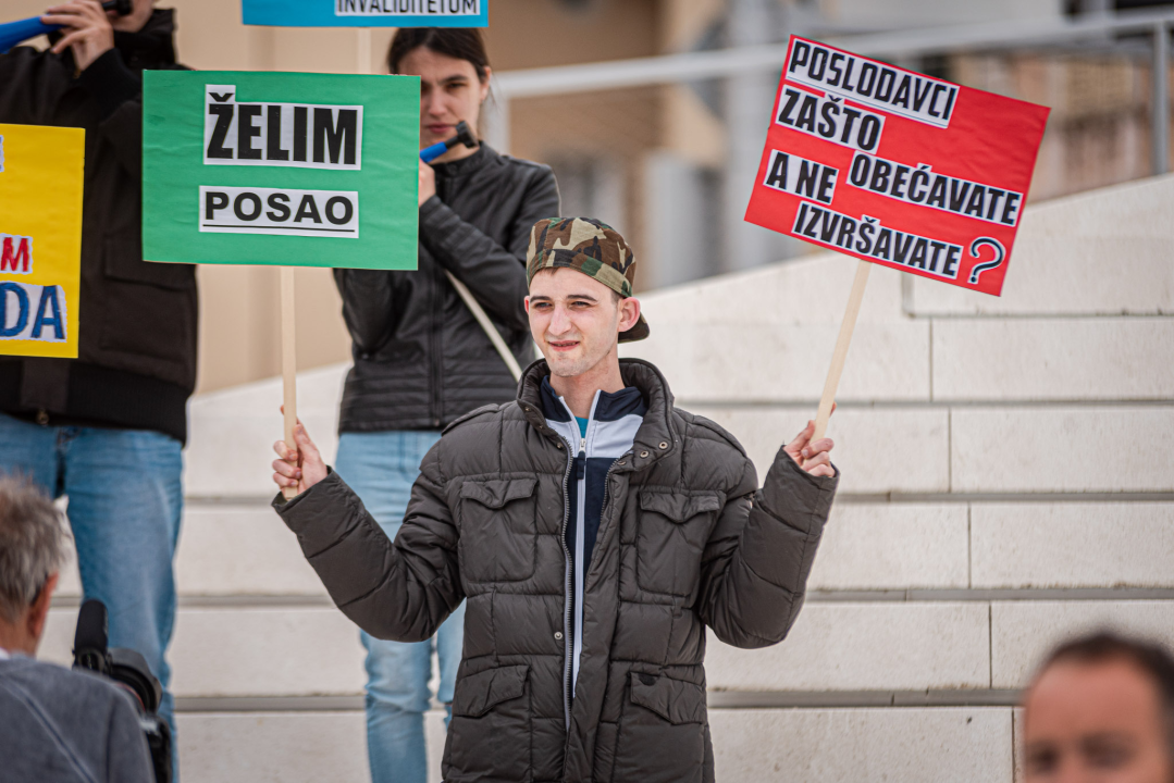 Na Poljani 'prosvjed' osoba s invaliditetom: Snimanje završne scene filma u sklopu projekta 'Hoću posao' 