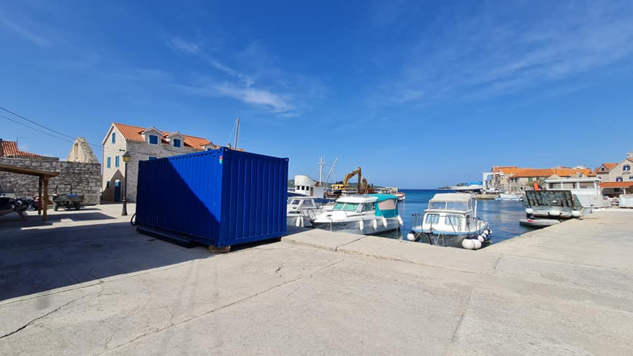 Više od pola godine traju radovi na novoj šepurinskoj rivi: Osim pada bagera u more, nije bilo većih problema