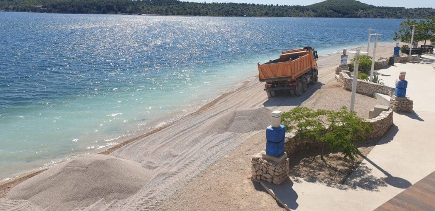 Zeleni grad započeo je s uređenjem plaža na području Grada Šibenika 