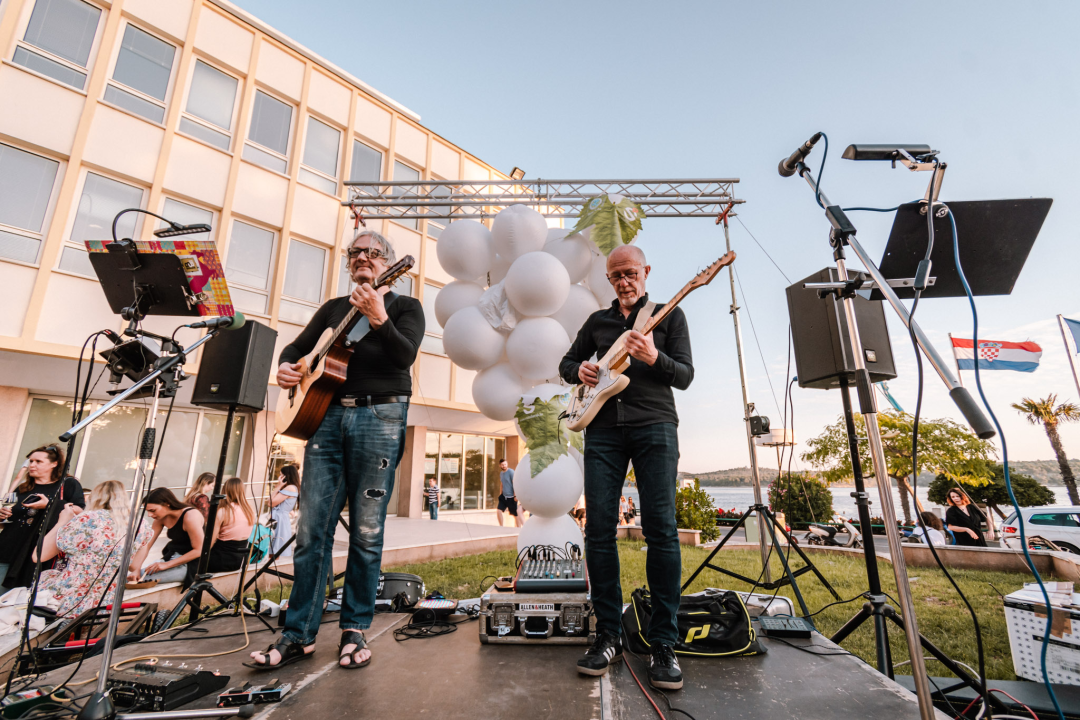 Romansa pidoće i Debita napunila rivu: Jele su se pohane, u toću, na lati, rižot, dimljene...