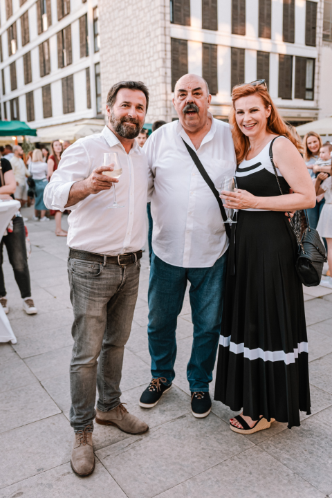 Romansa pidoće i Debita napunila rivu: Jele su se pohane, u toću, na lati, rižot, dimljene...