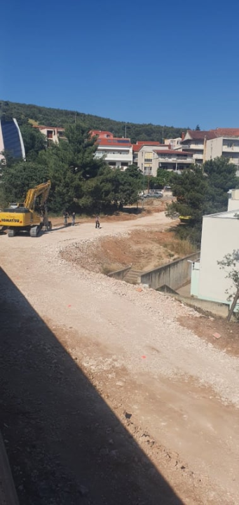 Do početka nove školske godine bivši Njegošev trg više neće biti slijepa ulica: Regulirat će se i parkirna mjesta  