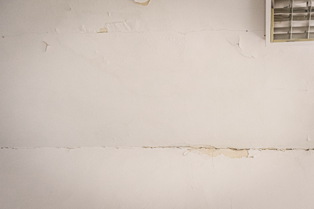 U školi u Vrpolju se urušio strop, u učionicama popucali zidovi: 'Zgrada je stara preko 80 godina, ovo je nažalost bilo očekivano' 