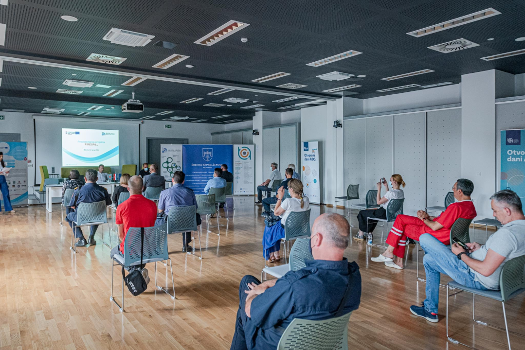 Ispred ABC centra predstavljeno 3,4 milijuna kuna vrijedno vozilo za krizne situacije 