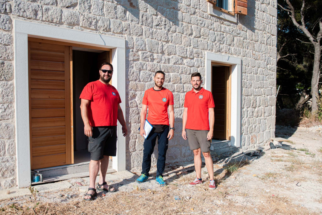 Obišli smo novi dom HGSS-ovaca u Rokićima: Otkrili su nam koje potrage najviše pamte i usput razbili neke poznate mitove